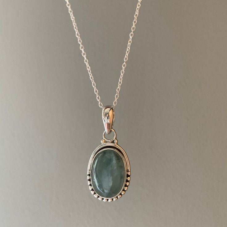 Green rounded stone pendant necklace