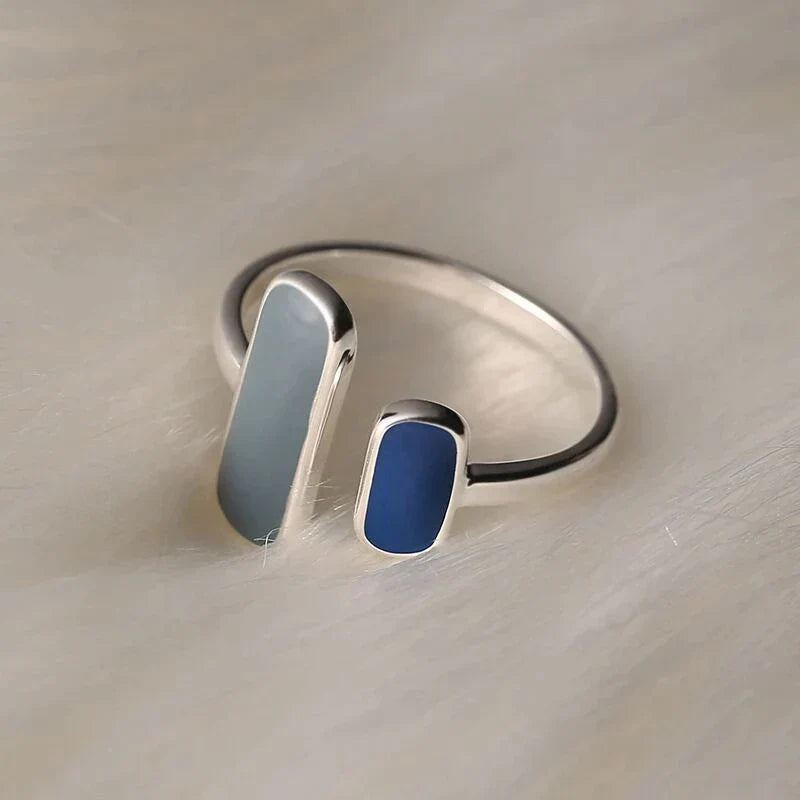 Adjustable ring with blue natural stone
