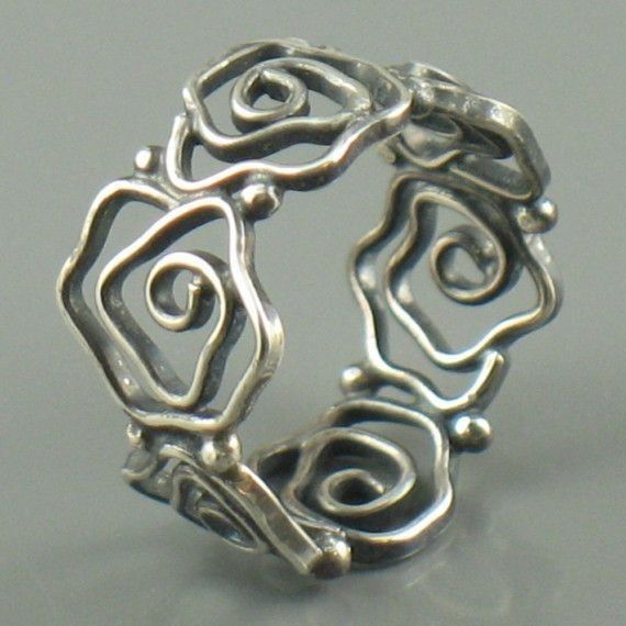 Irregular hollow ring