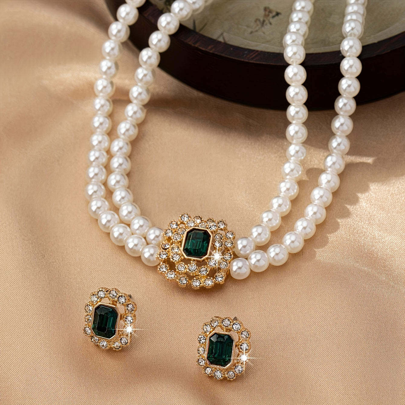 Tamselle Veyrane jewelry set