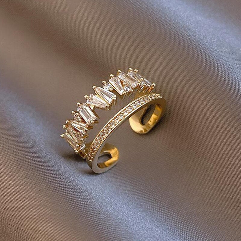 Luxury ring with zirconia opening