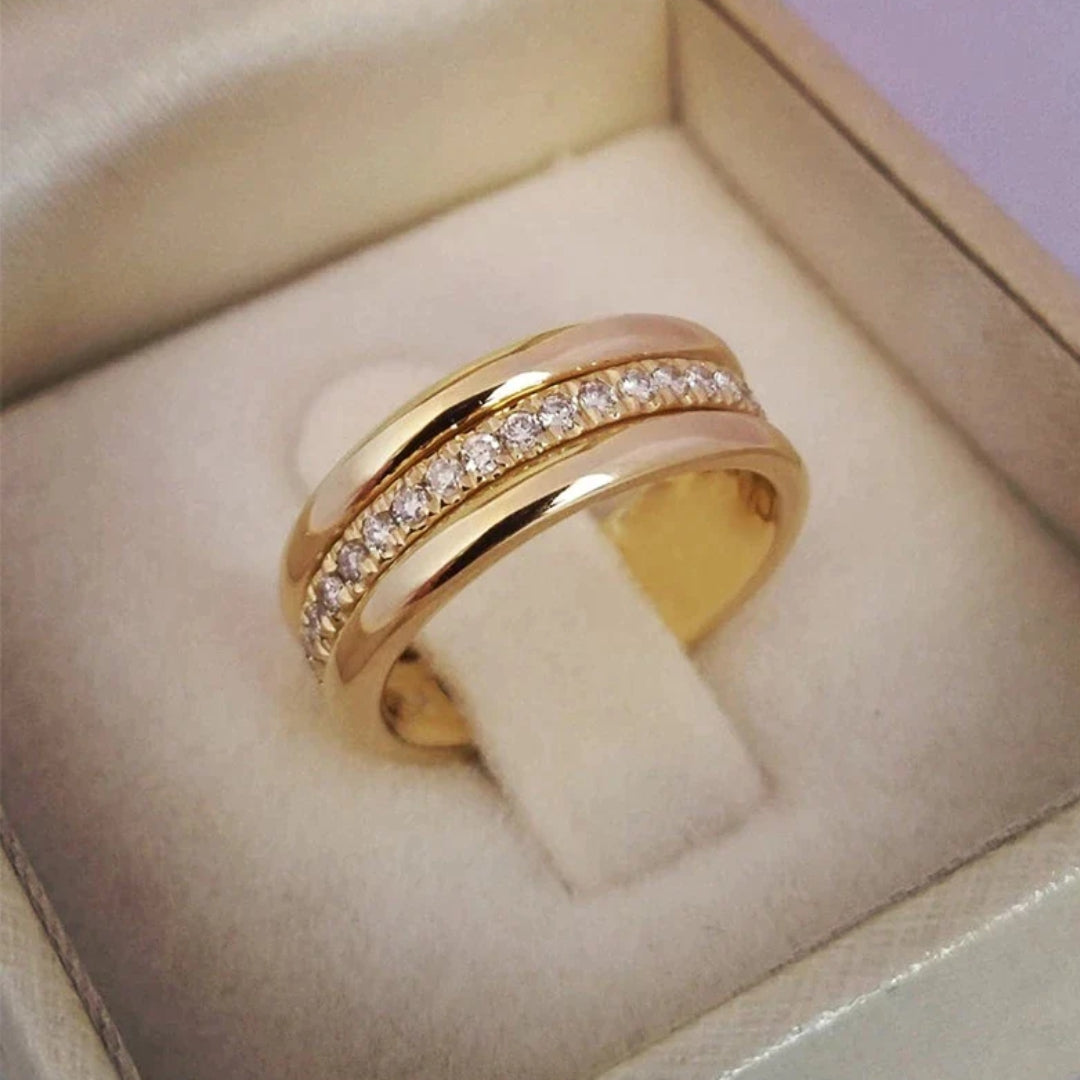 Double ring with inlaid zircons