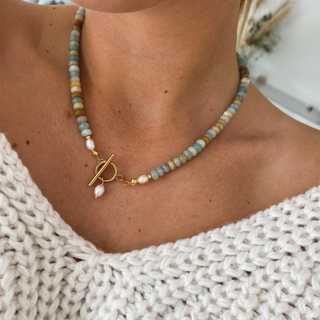 Golden Tea I Golden Necklace with Stones