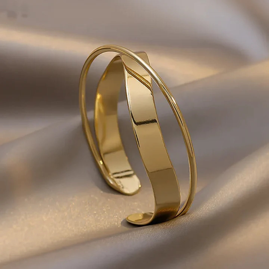 Classic gold bracelet