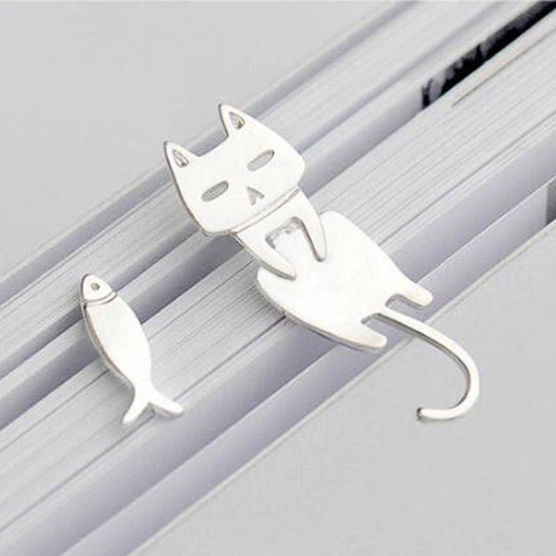 Climbing cat earring