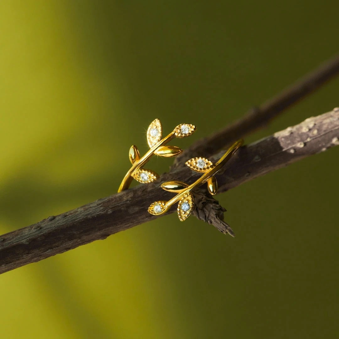 Adjustable Ring with Zirconia Leaves