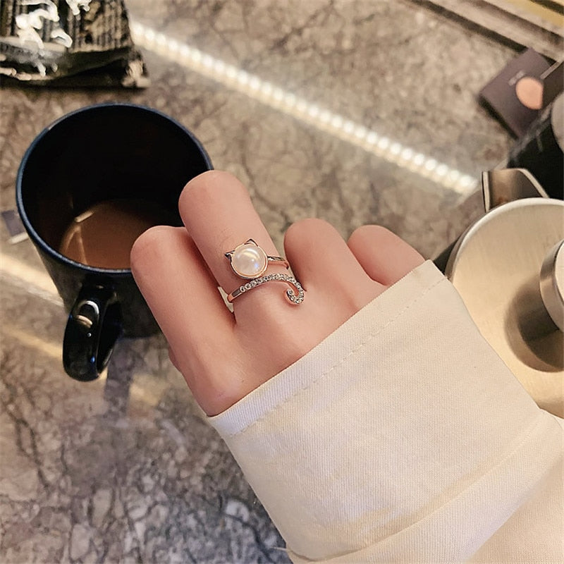 Cat-shaped pearl ring