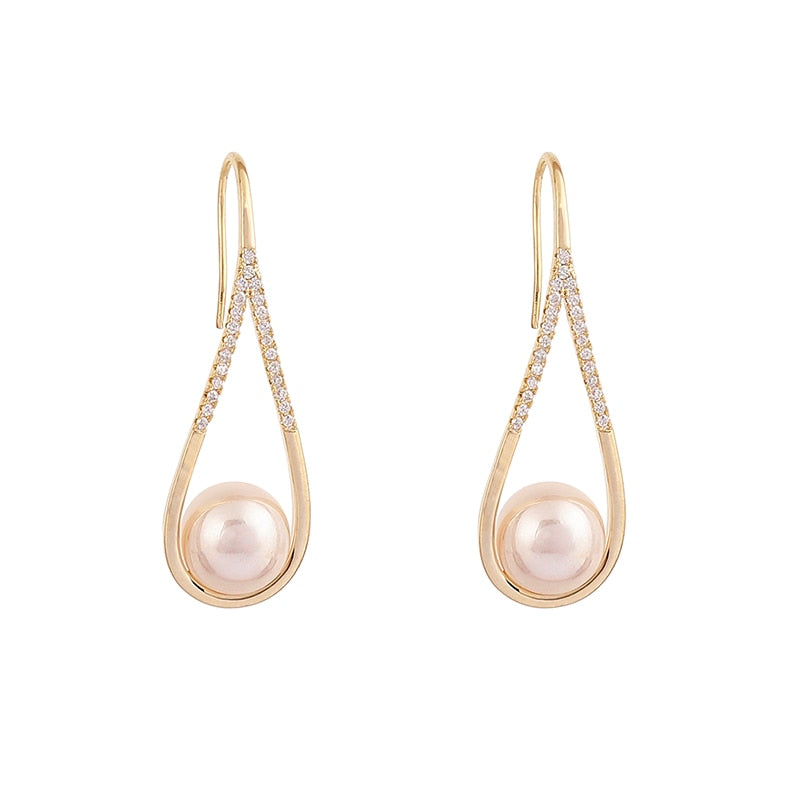 Golden pearl earrings
