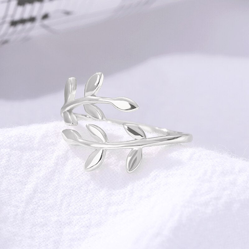 Adjustable leaf ring