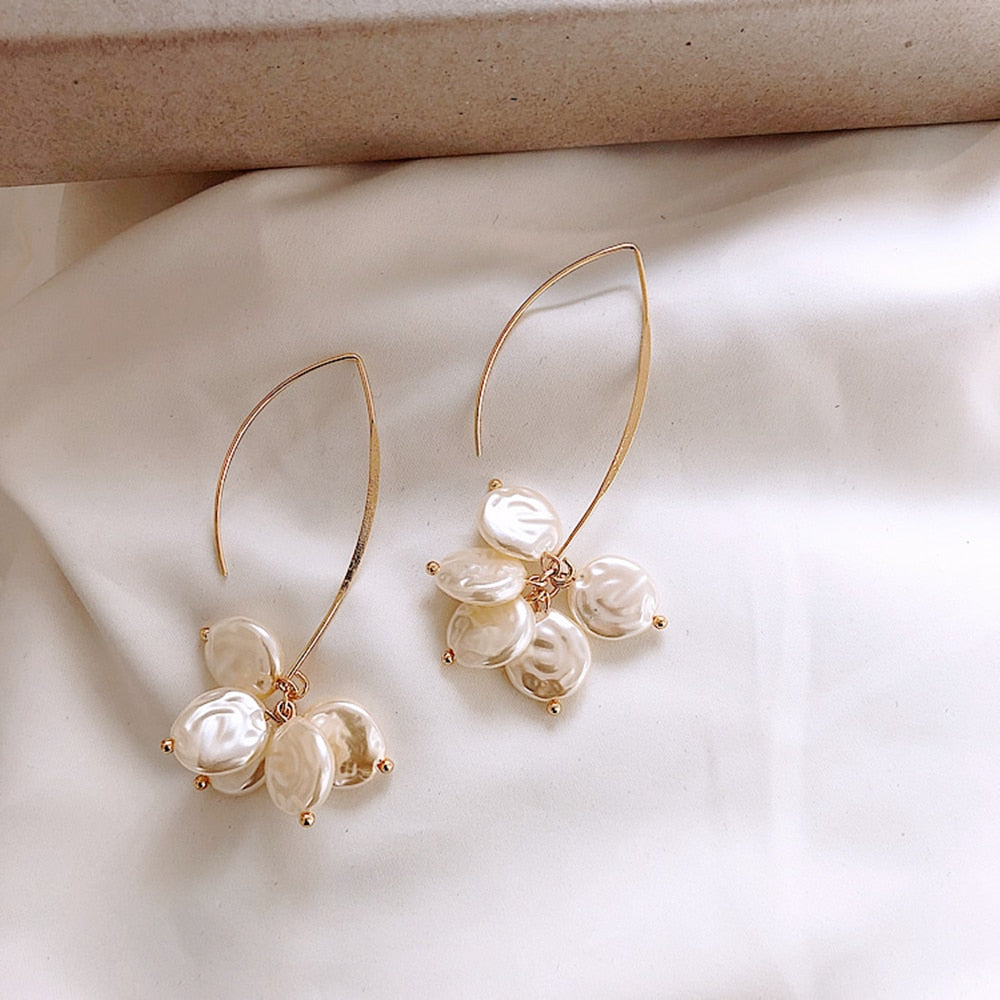 Elegant pearl and crystal earrings
