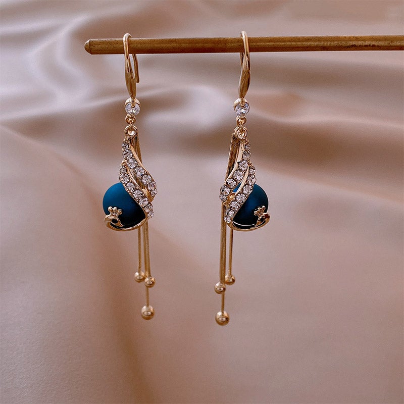 Party earrings with blue pearls
