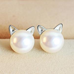 Kitten earrings with cultured pearls