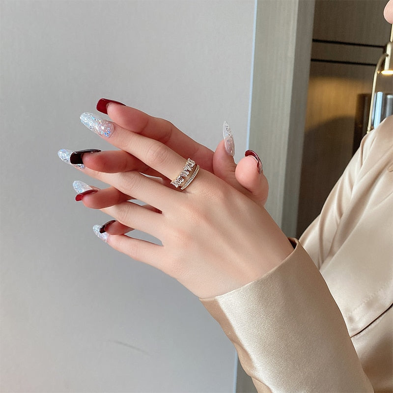 Luxury ring with zirconia opening