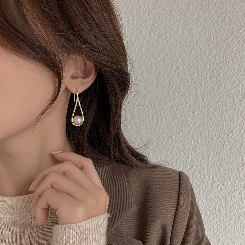 Golden pearl earrings