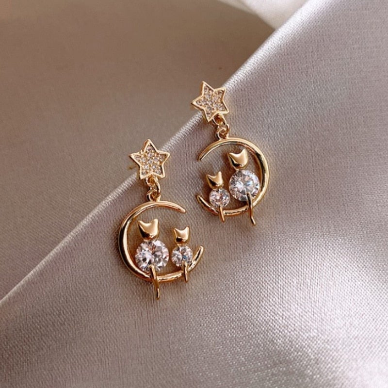 Luxury kitten-shaped earrings with inlaid zircons