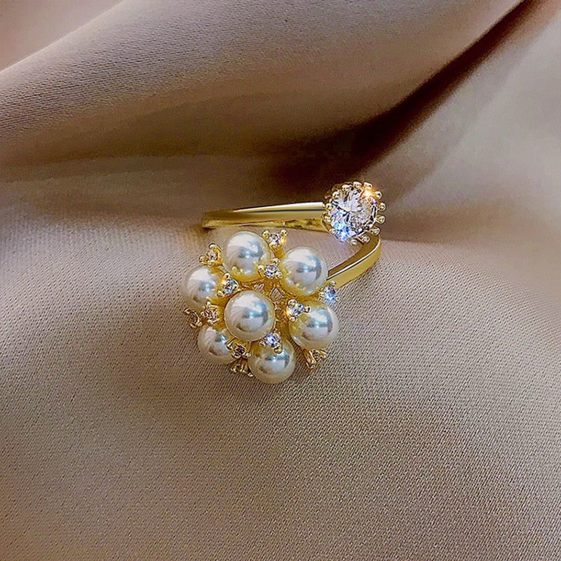 Sweet adjustable ring with pearls