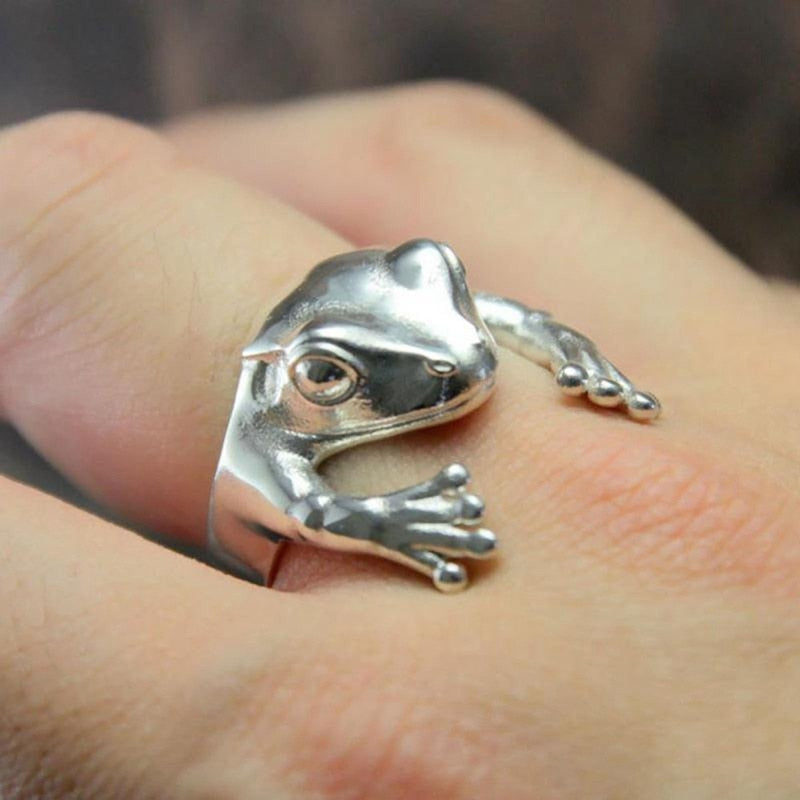 Silver frog ring