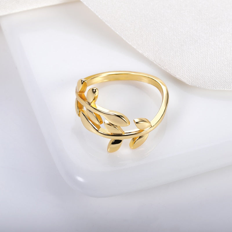 Adjustable leaf ring