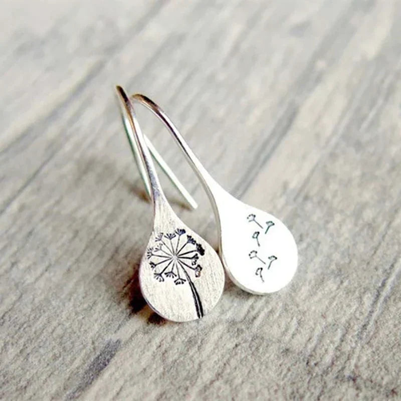 Silver lion leaf earrings