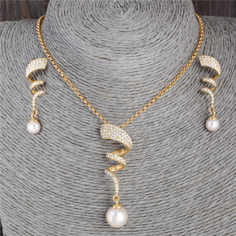 Classic pearl necklace and earring set