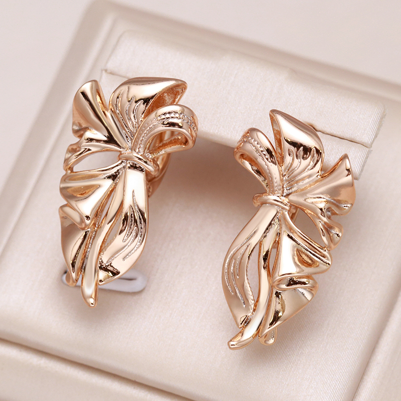 Elegant golden earrings