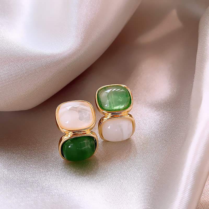 Elegant earrings with green white stones