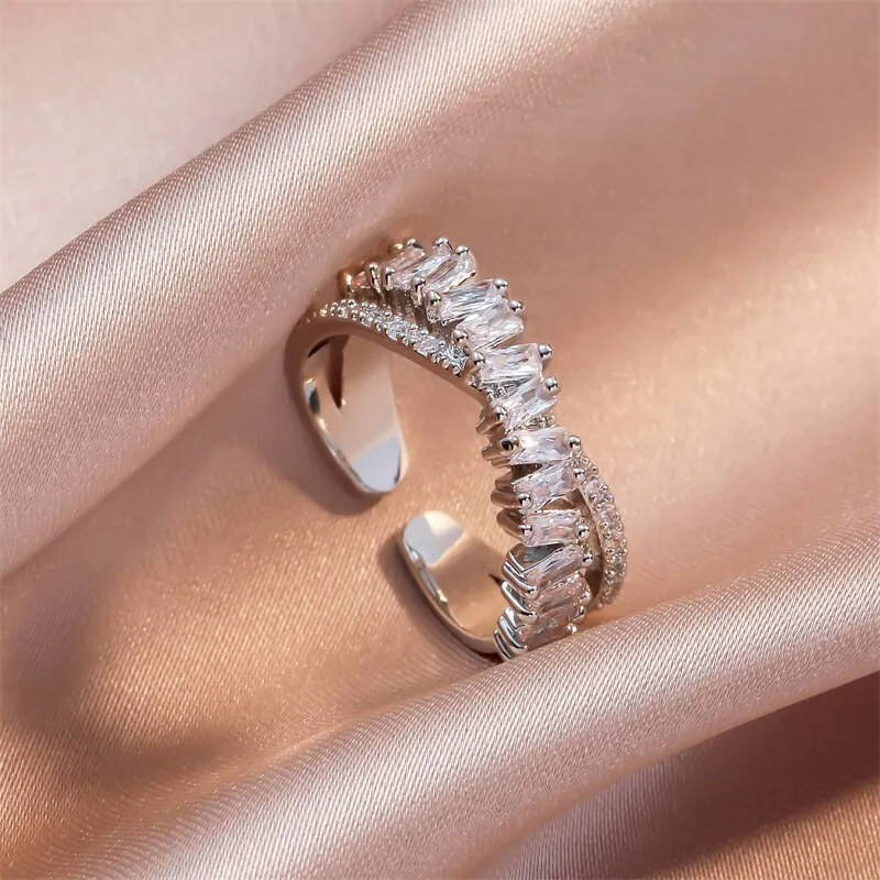 Elegant ring with inlaid zircons