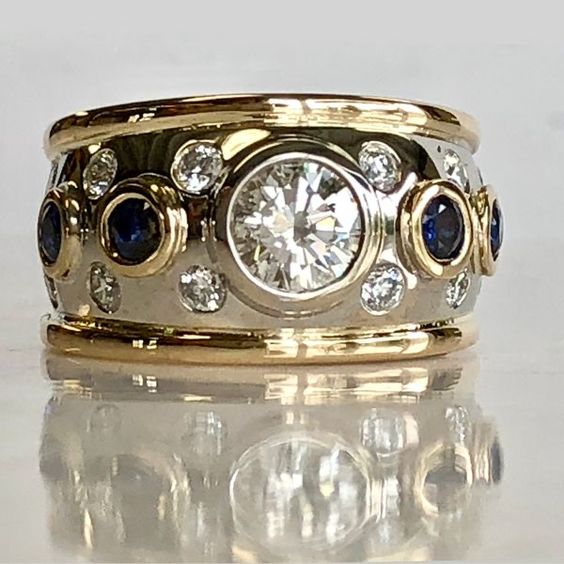 Gold-inlaid zirconia ring