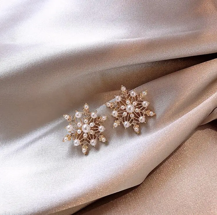 Elegant snowflake earrings