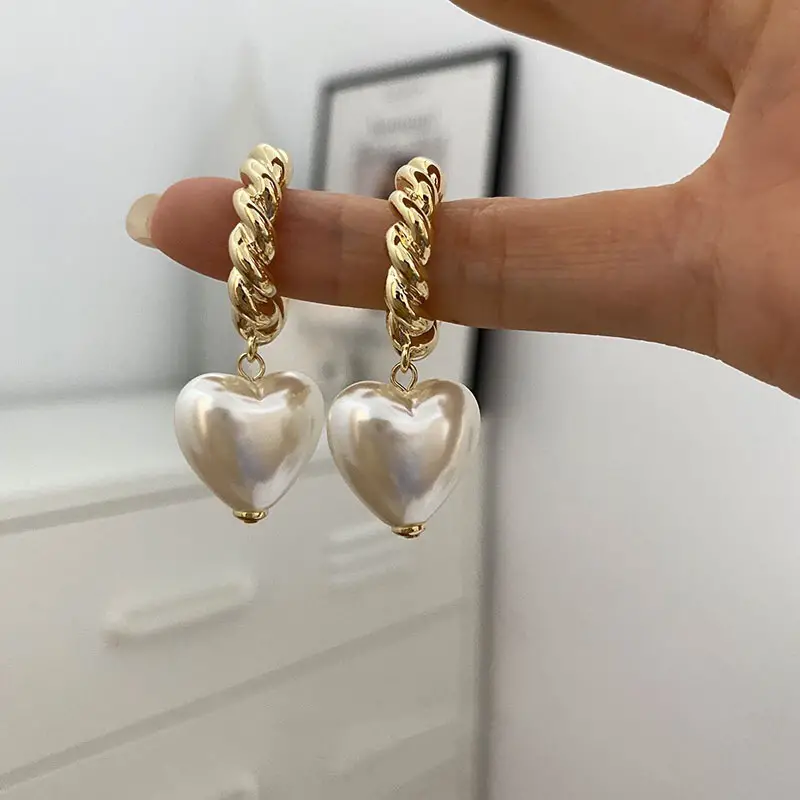 Elegant pearl heart earrings