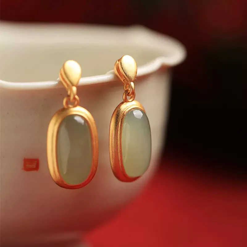 Earrings with green crystal