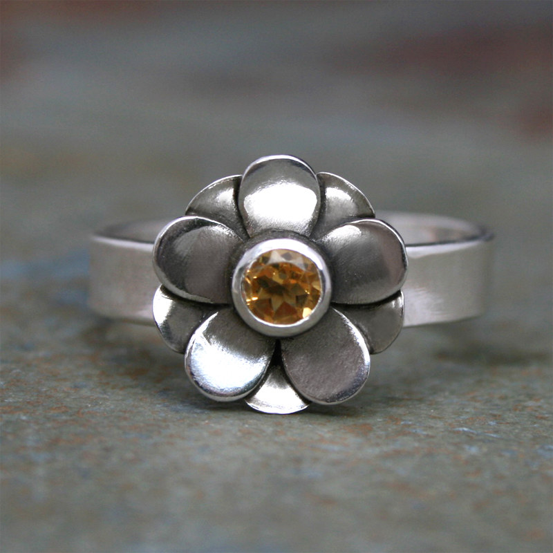 Margarita ring with zirconia