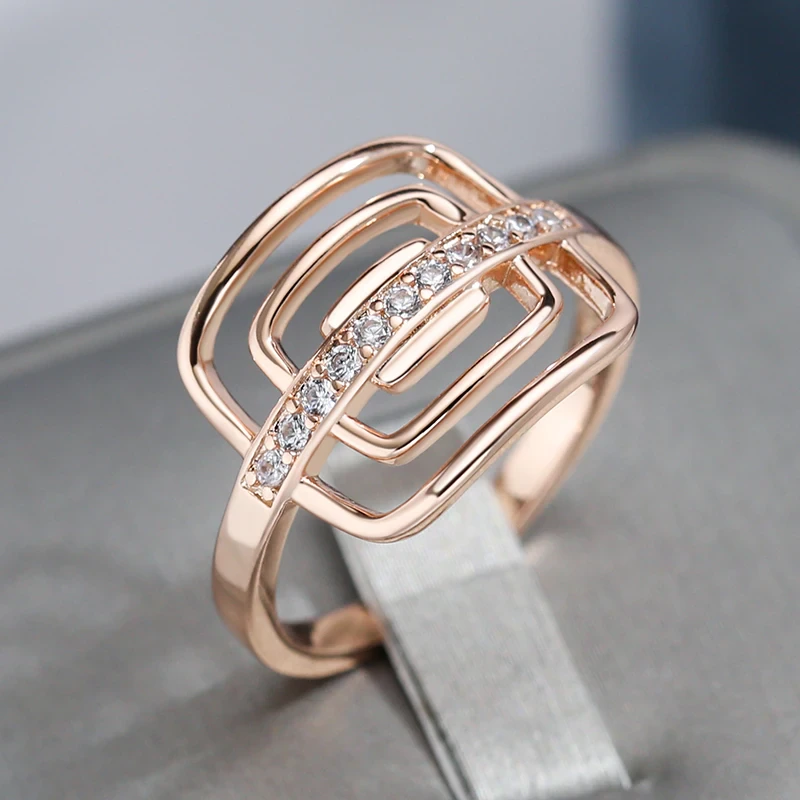 Gold ring with zircons