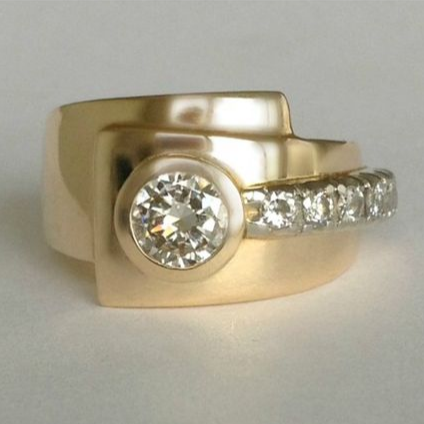 Ring with crystal