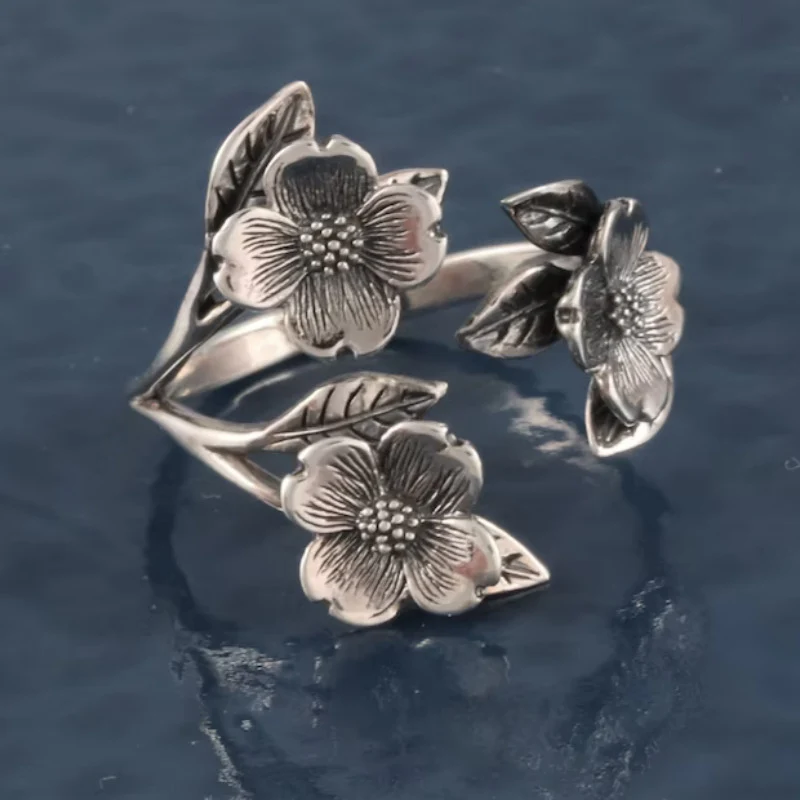 Open floral ring