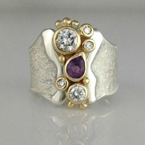 Exotic ring in zircons