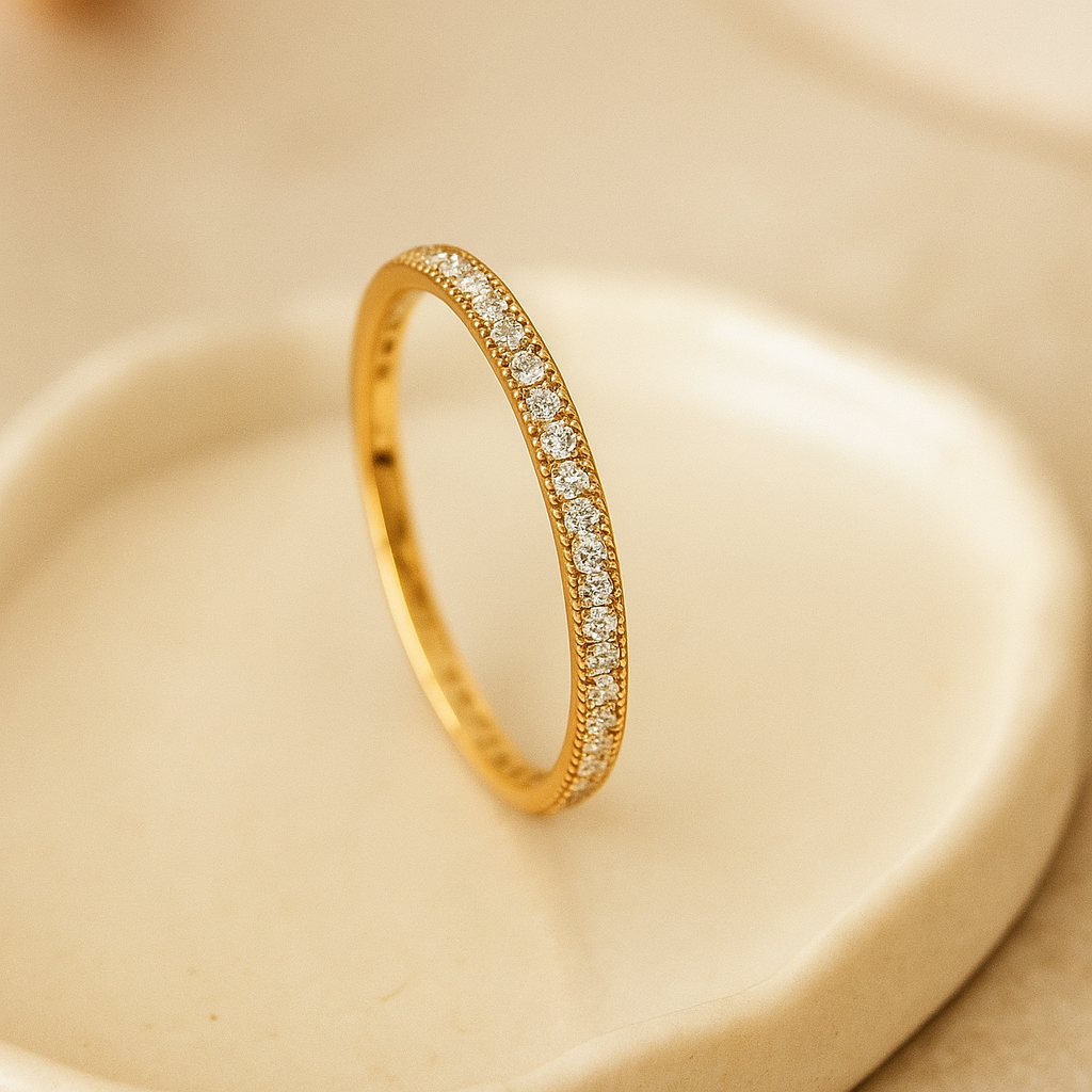 Exquisite ring with zircons
