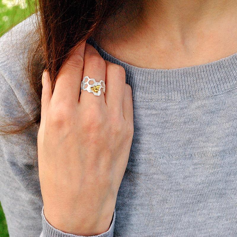 Adjustable honeycomb ring