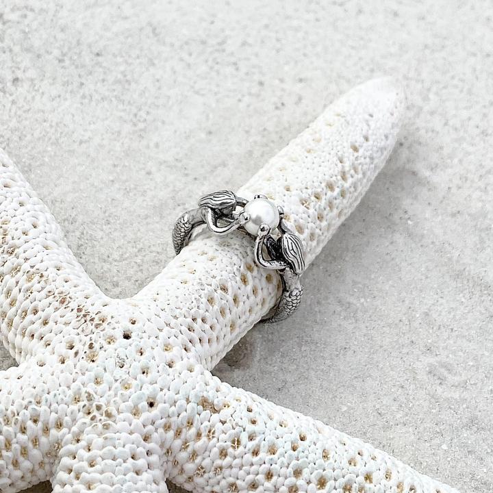 Little Mermaid ring in antique with cultured pearl
