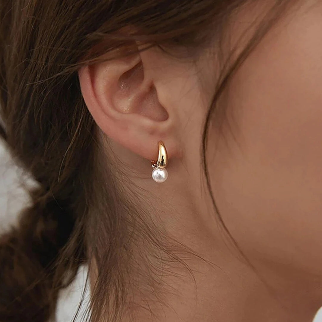 Uniya I pearl earrings