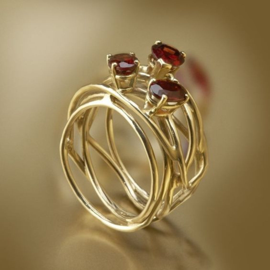 Thin ring with red zirconia