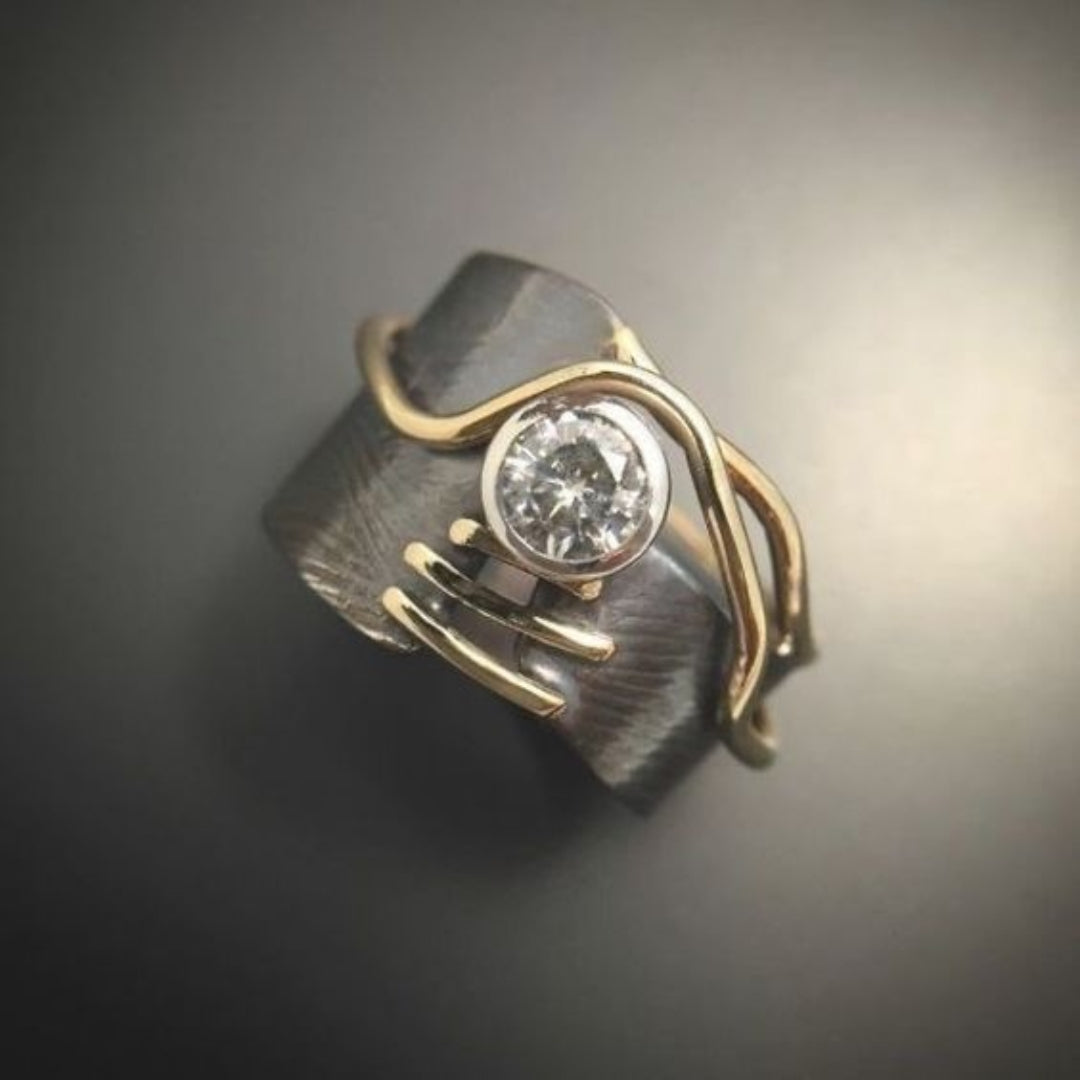 Dark ring with zirconia