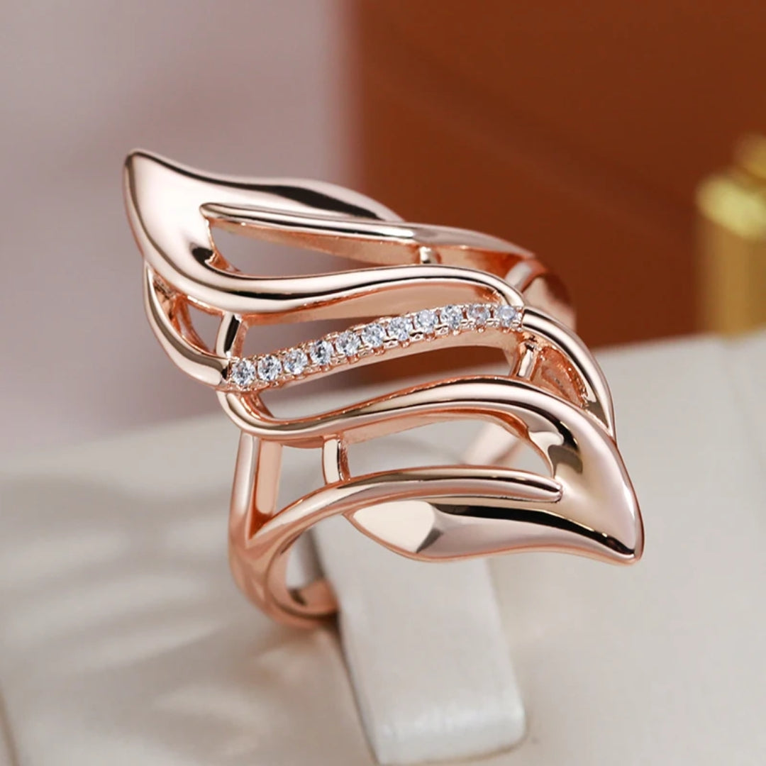 Elegant bright ivy ring