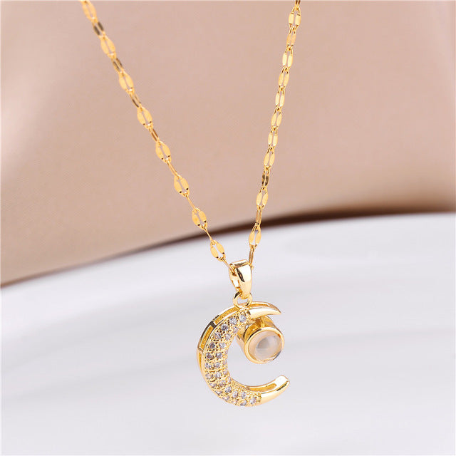 Iah necklace with white stone
