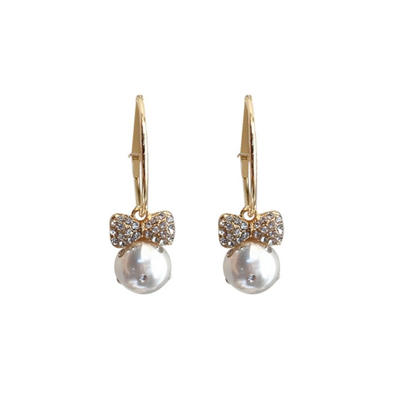 Hoop earrings with golden pearls