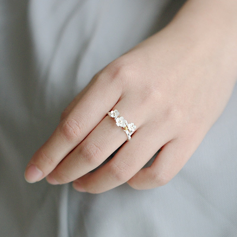 Silver flower ring