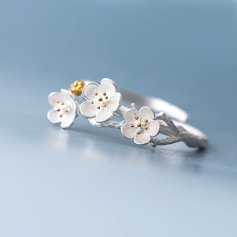 Silver flower ring