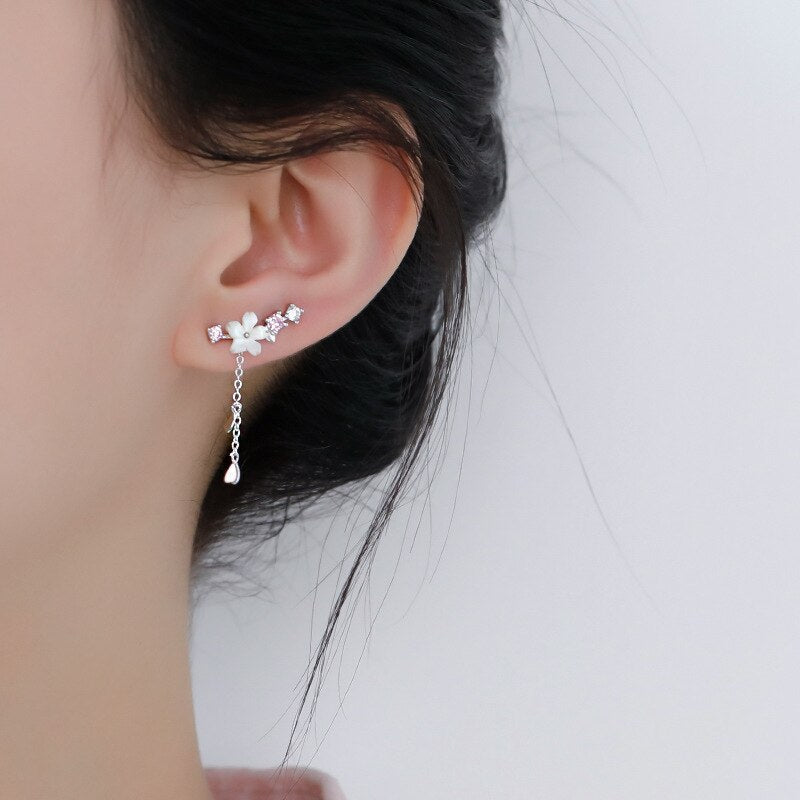 Crystal earrings with floral design