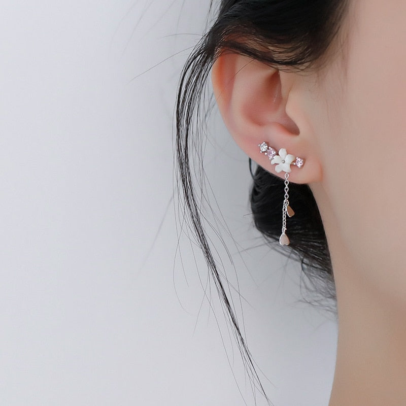 Crystal earrings with floral design
