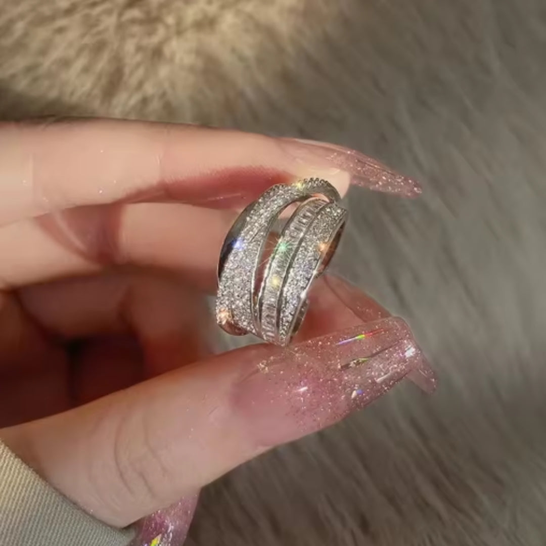 Brilliant layered ring